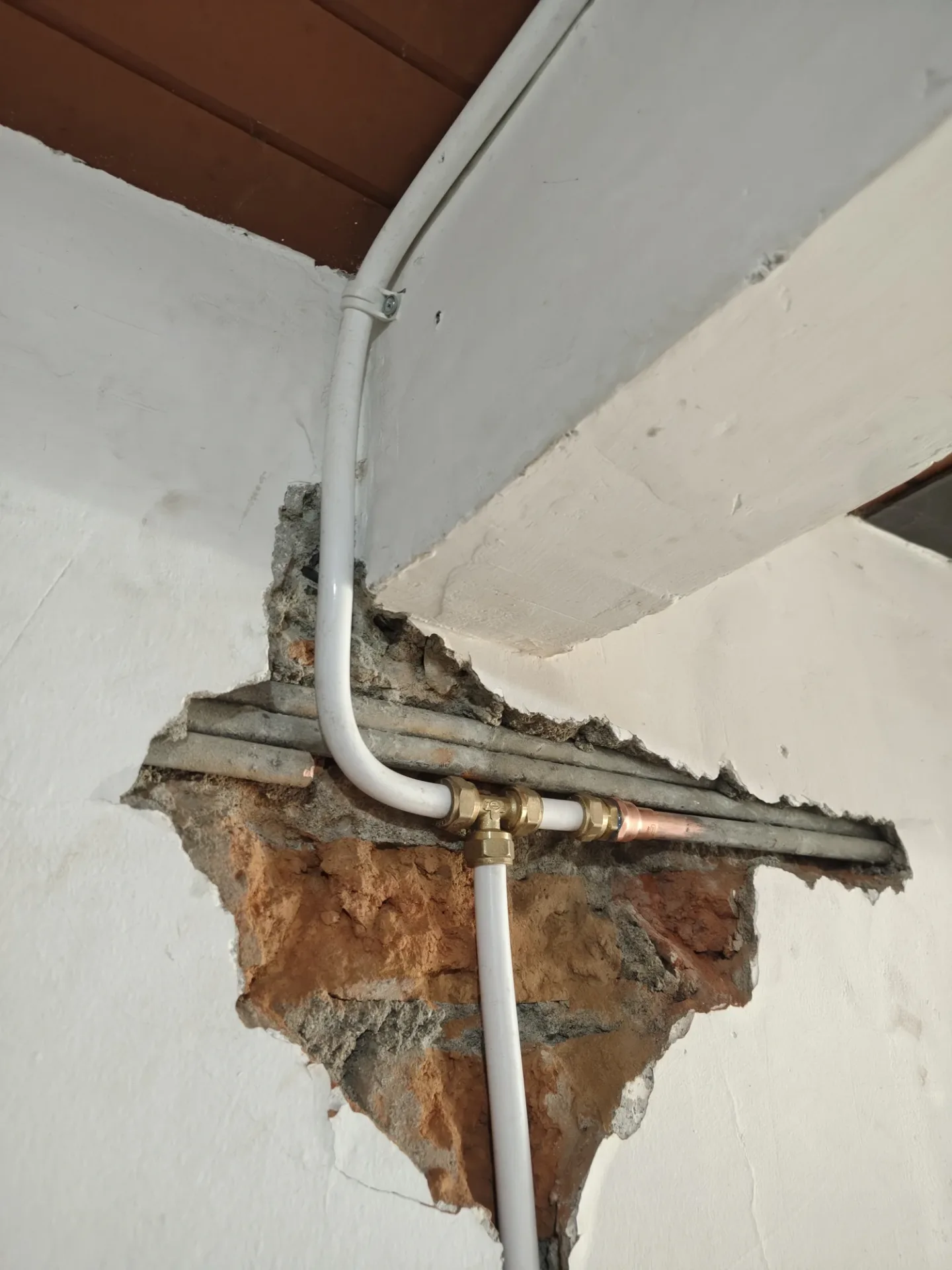 Reparación de punto en muro